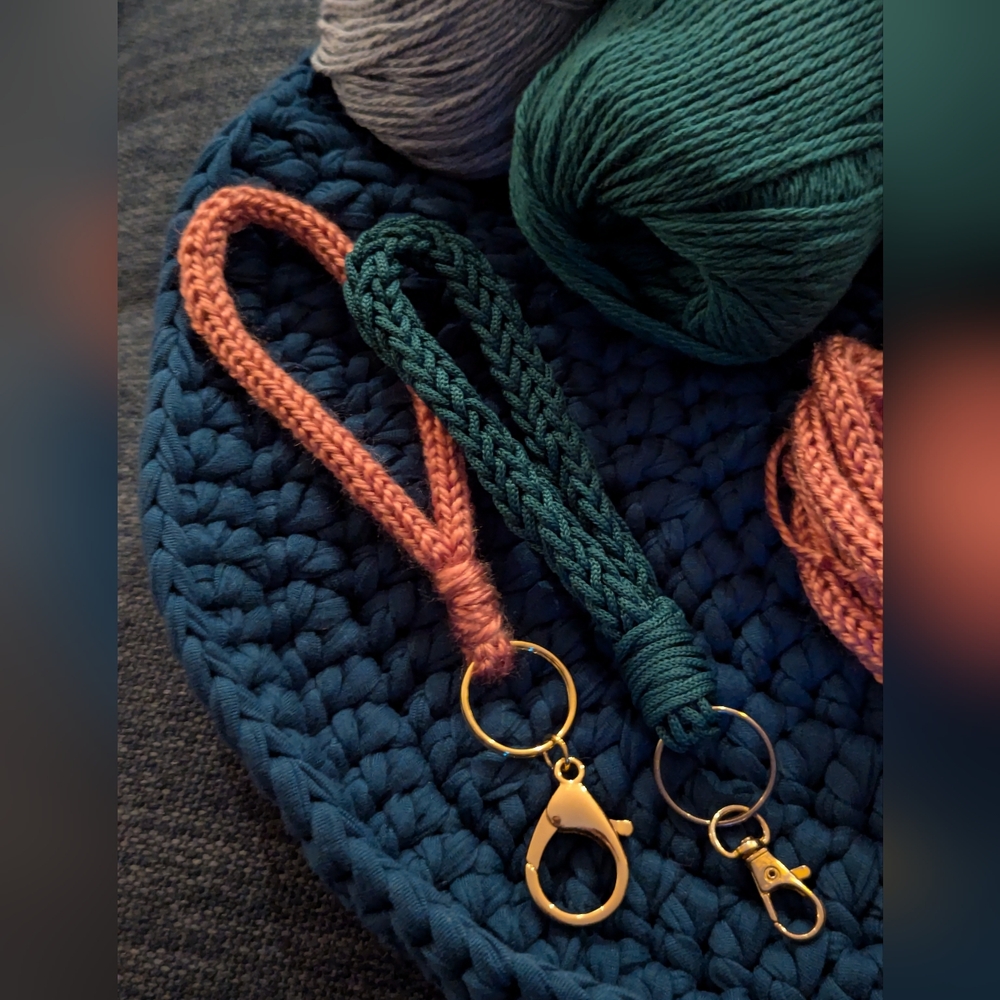 Crochet wristlet
